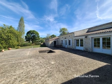 domaine de 2 maisons avec possibilité d'une 3éme sur grand terrain 6500m² à MORAGNE (17)
