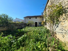 Maison à vendre 6 pièces 170m² PLAIN PIED AUMAGNE (17)