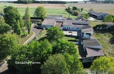 domaine de 2 maisons avec possibilité d'une 3éme sur grand terrain 6500m² à MORAGNE (17)