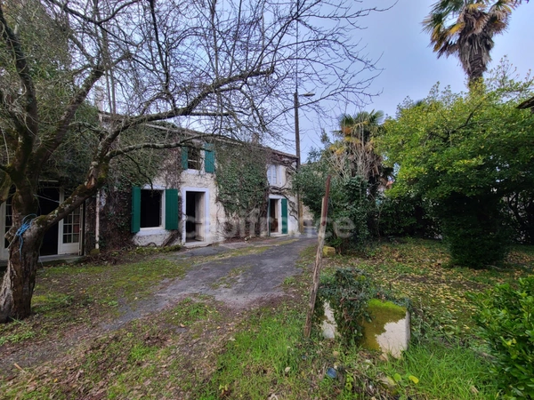 Maison à rénover avec dépendances NACHAMPS (17)