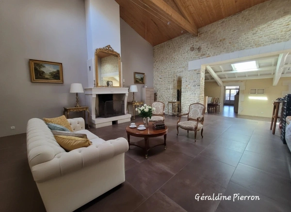 domaine de 2 maisons avec possibilité d'une 3éme sur grand terrain 6500m² à MORAGNE (17)