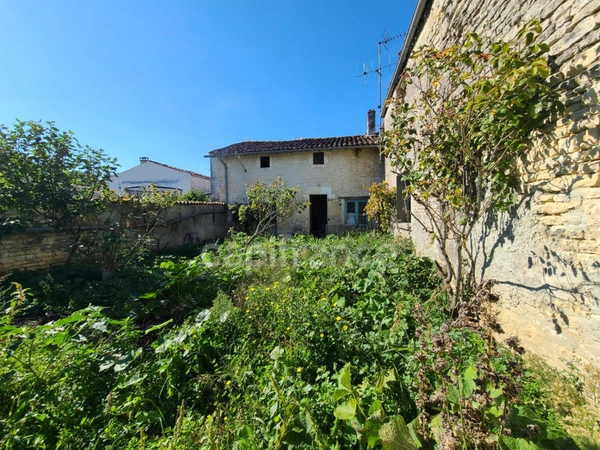 Maison à vendre 6 pièces 170m² PLAIN PIED AUMAGNE (17)