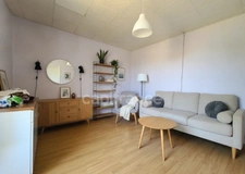 AUMAGNE – Maison de caractère à rénover, sur beau terrain de 900 m²