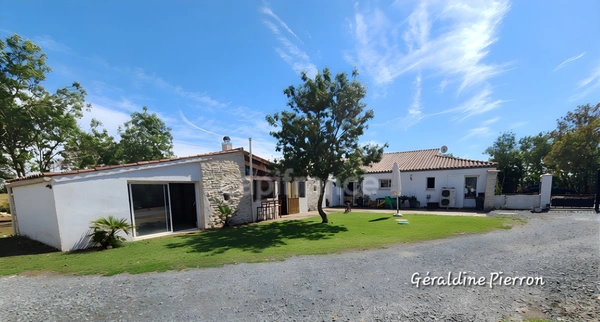 Belle longère en pierre 190 m² sur 7 000 m² de terrain avec atelier/hangar 450 m² fort potentiel professionnel ou activité
