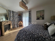 Thénac : maison de plain-pied en L, DPE A, clé en main, avec piscine et terrasse couverte de 30 m²