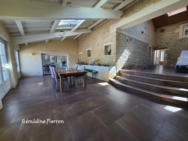 domaine de 2 maisons avec possibilité d'une 3éme sur grand terrain 6500m² à MORAGNE (17)