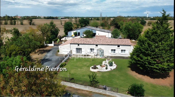 Belle longère en pierre 190 m² sur 7 000 m² de terrain avec atelier/hangar 450 m² fort potentiel professionnel ou activité