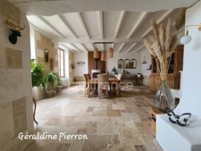 Charentaise de caractère 4500 de terrain 5 chambres et dépendances 