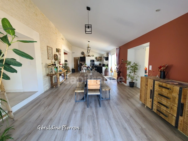 Belle longère en pierre 190 m² sur 7 000 m² de terrain avec atelier/hangar 450 m² fort potentiel professionnel ou activité