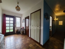 Belle maison familiale avec une autre maison individuelle  