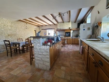 Maison de charme de 255m² proche de MATHA (17)