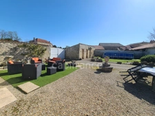Maison de charme de 255m² proche de MATHA (17)