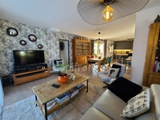 Thénac : maison de plain-pied en L, DPE A, clé en main, avec piscine et terrasse couverte de 30 m²