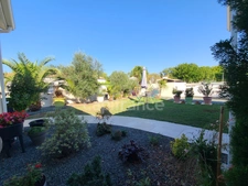 Thénac : maison de plain-pied en L, DPE A, clé en main, avec piscine et terrasse couverte de 30 m²