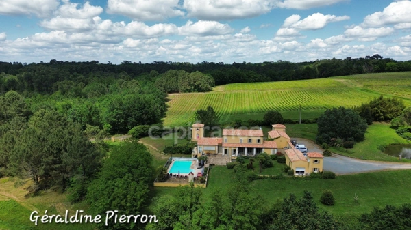 propriété de prestige d’environ 480 m² implantée sur un terrain de 3.4 hectares avec 2 gîtes et chambre d'hôte