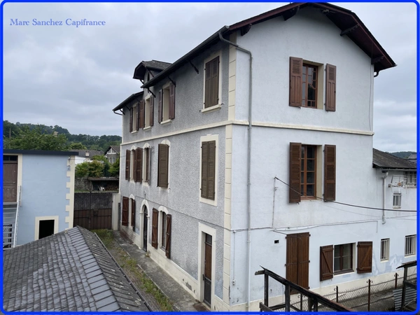 Pau (64) Maison à vendre 8 pièces 238 m2 +250 m2 de dépendances aménageables sur 758 m2 de terrain