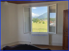 Nay (64) Maison à vendre 8 pièces 158 m2 avec 2 garages + Ateliers et dependances sur 5668 m2 de terrain.