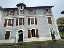 PAU (64) Maison à vendre 8 pièces 238 m2 +250 m2 de dépendances aménageables sur 758 m2 de terrain