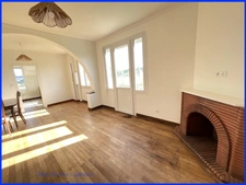 Nay (64) Maison à vendre 8 pièces 158 m2 avec 2 garages + Ateliers et dependances sur 5668 m2 de terrain.
