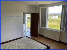 Nay (64) Maison à vendre 8 pièces 158 m2 avec 2 garages + Ateliers et dependances sur 5668 m2 de terrain.