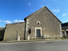 À NAINTRE (86) À vendre – Ensemble Grange 155 m² avec toiture refaite et panneaux photovoltaïques – Terrain 1123 m²