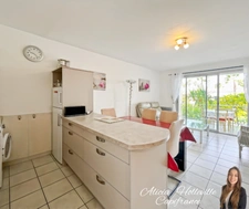 600 m from the beach, your quiet 2-bedroom apartment with swimming pool and parking!