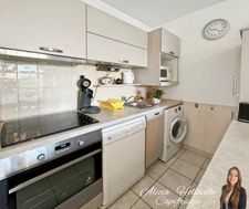 600 m from the beach, your quiet 2-bedroom apartment with swimming pool and parking!