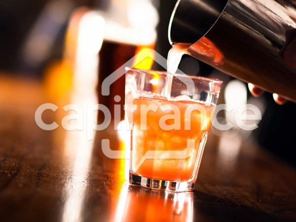 Dpt Charente Maritime (17), à vendre LA ROCHELLE Bar - Brasserie 