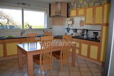 Dpt Cher (18), à vendre proche de NEVERS maison P8   Garage atelier, terrain batir