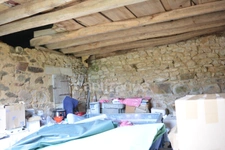 Grange  sur terrain constructible de 8267 m2  en partie boisé  à CRUX LA VILLE (58330)