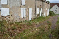 Grange  sur terrain constructible de 8267 m2  en partie boisé  à CRUX LA VILLE (58330)