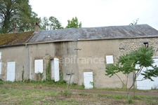 Grange  sur terrain constructible de 8267 m2  en partie boisé  à CRUX LA VILLE (58330)