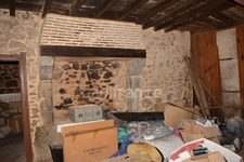 Grange  sur terrain constructible de 8267 m2  en partie boisé  à CRUX LA VILLE (58330)