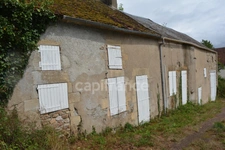 Grange  sur terrain constructible de 8267 m2  en partie boisé  à CRUX LA VILLE (58330)