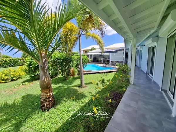 Maison moderne à vendre 4 pièces LE MOULE (971)