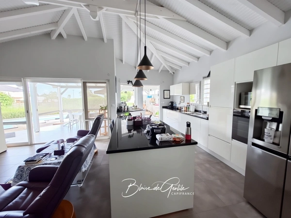 Maison moderne à vendre 4 pièces LE MOULE (971)