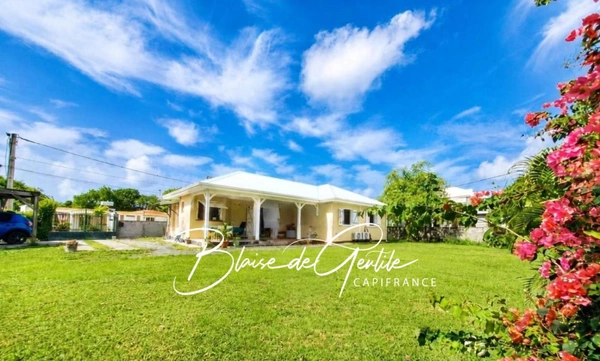 Maison familiale  4 pièces  à vendre SAINT FRANCOIS (971)