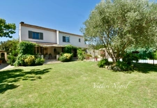 Maison au pied des Alpilles de plus de 200 m2 et 2 dépendances à MOURIES (13)