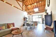 Maison rénovée de 163 m2 avec piscine à MOURIES (13)