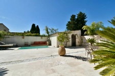 Maison rénovée de 163 m2 avec piscine à MOURIES (13)
