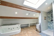 Maison rénovée de 163 m2 avec piscine à MOURIES (13)