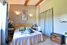 Maison au pied des Alpilles de plus de 200 m2 et 2 dépendances à MOURIES (13)