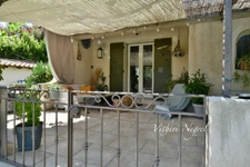 Maison au pied des Alpilles de plus de 200 m2 et 2 dépendances à MOURIES (13)