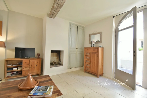 Maison à vendre 4 pièces EYRAGUES (13)
