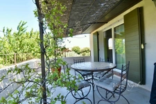 Maison au pied des Alpilles de plus de 200 m2 et 2 dépendances à MOURIES (13)