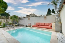 Maison rénovée de 163 m2 avec piscine à MOURIES (13)