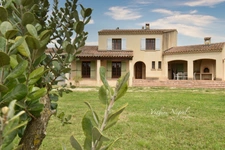 A vendre : Superbe maison de 150 m2 à Mouriès, sur 4500 m2 de terrain.
