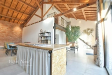 Maison rénovée de 163 m2 avec piscine à MOURIES (13)