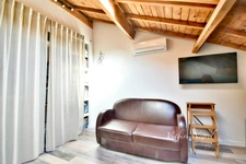 Maison rénovée de 163 m2 avec piscine à MOURIES (13)