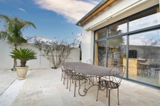 Maison rénovée de 163 m2 avec piscine à MOURIES (13)